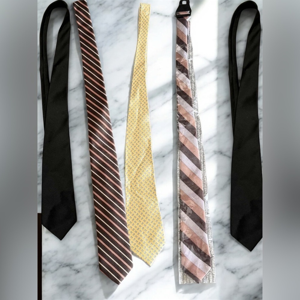 Set of 5 Johnathan peters , sears , round tree & York Men's Ties